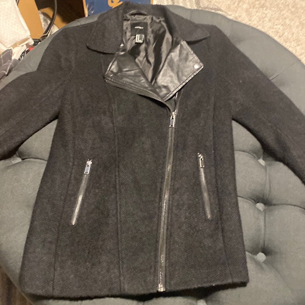 Super cute jacket size M from Forever 21. Excellent condition.
